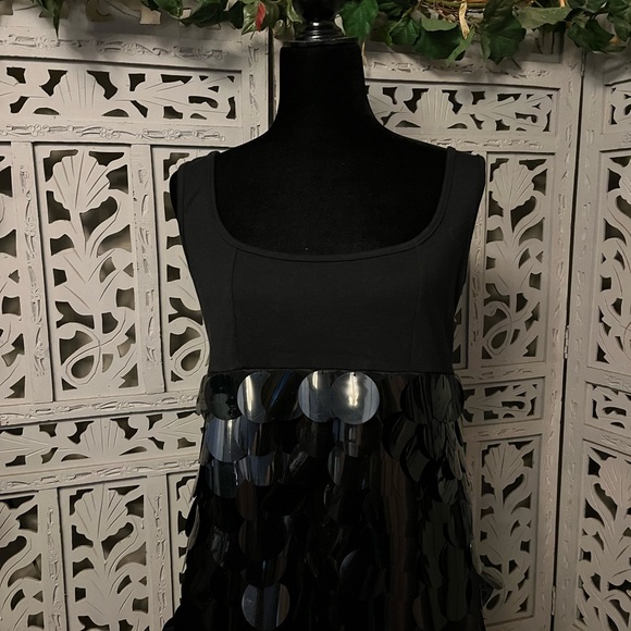 F21(FOREVER 21)FIESTY BLACK WITH LARGE BLACK SHINY SEQUINS SLEEVELESS MINI DRESS - Picture 2 of 7